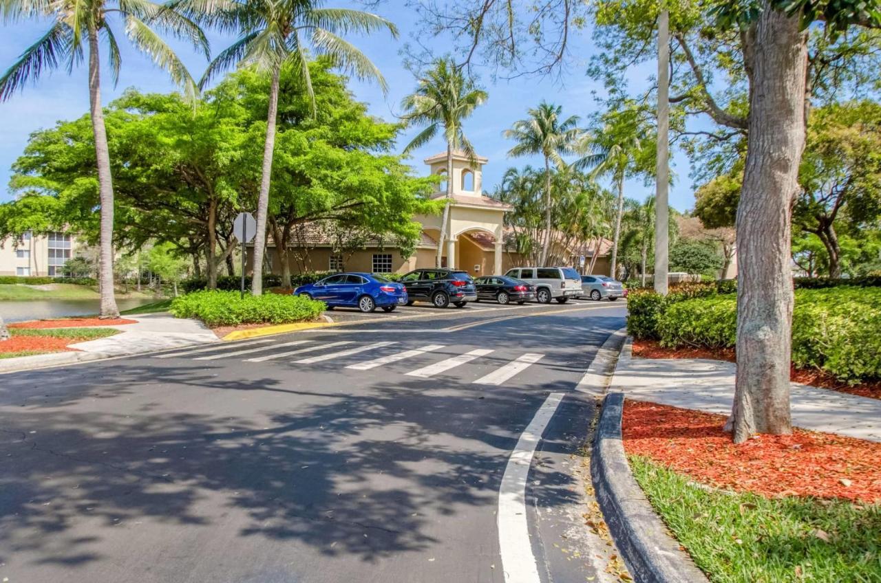Luxurious Apartments With Pool And Gym At Boynton Beach Exteriör bild