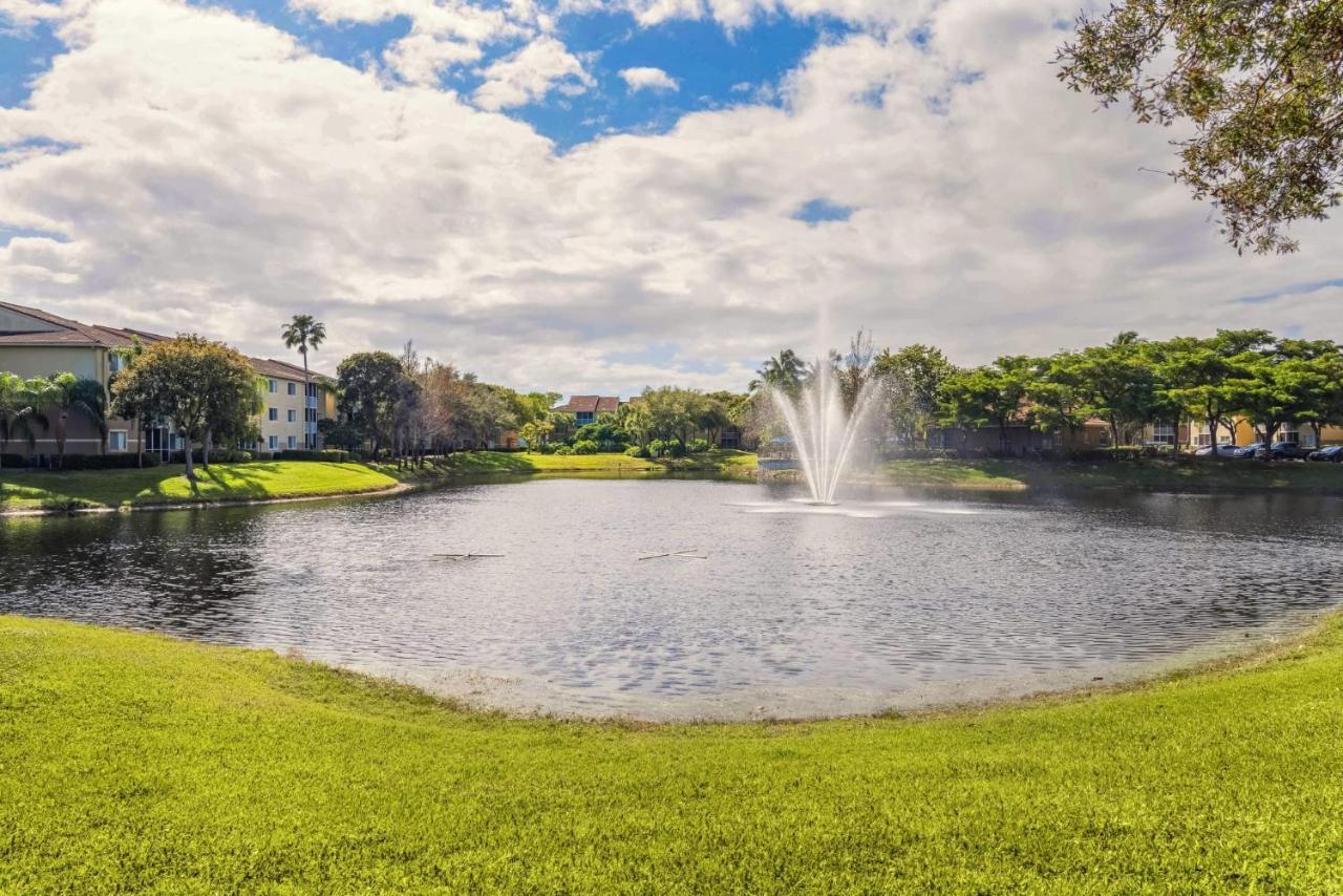 Luxurious Apartments With Pool And Gym At Boynton Beach Exteriör bild