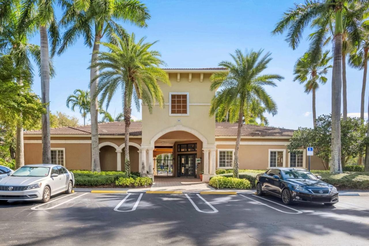 Luxurious Apartments With Pool And Gym At Boynton Beach Exteriör bild