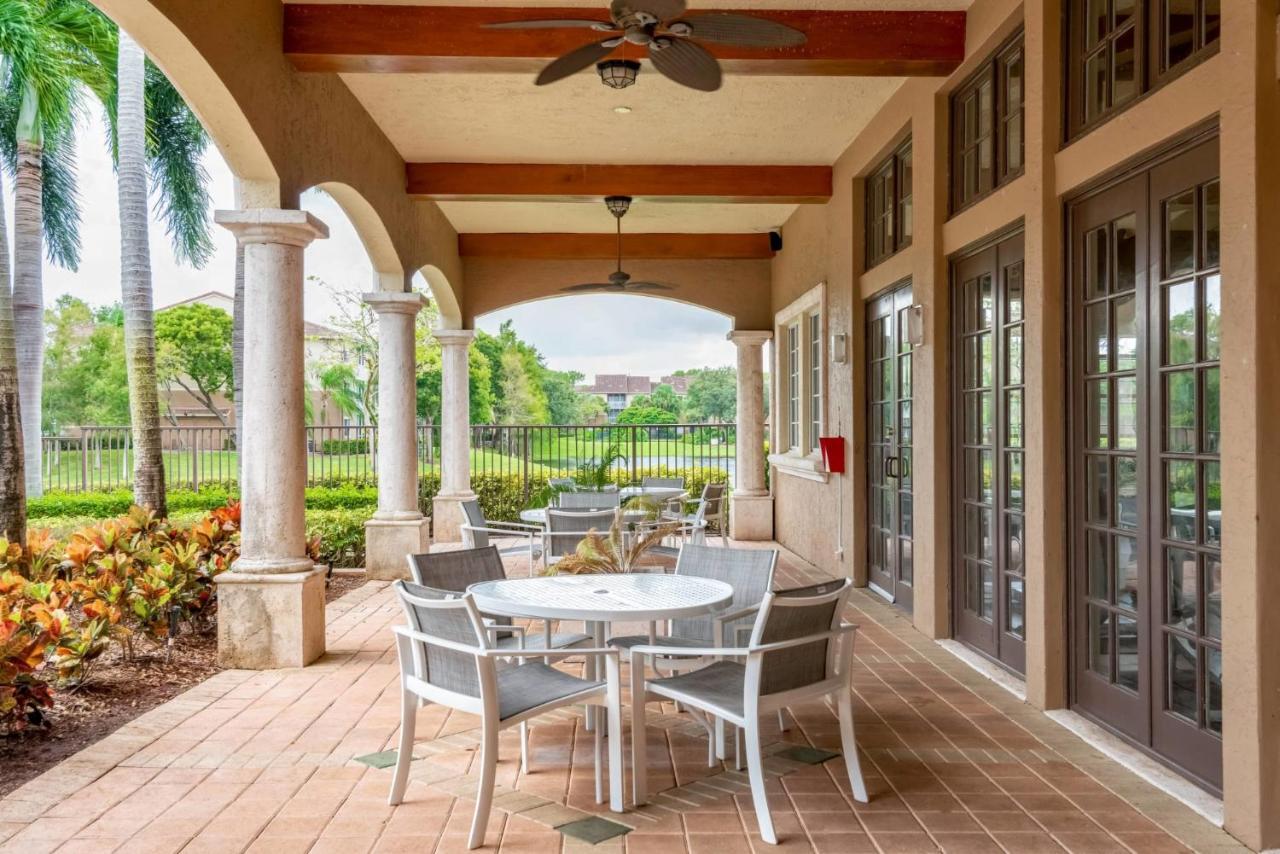 Luxurious Apartments With Pool And Gym At Boynton Beach Exteriör bild