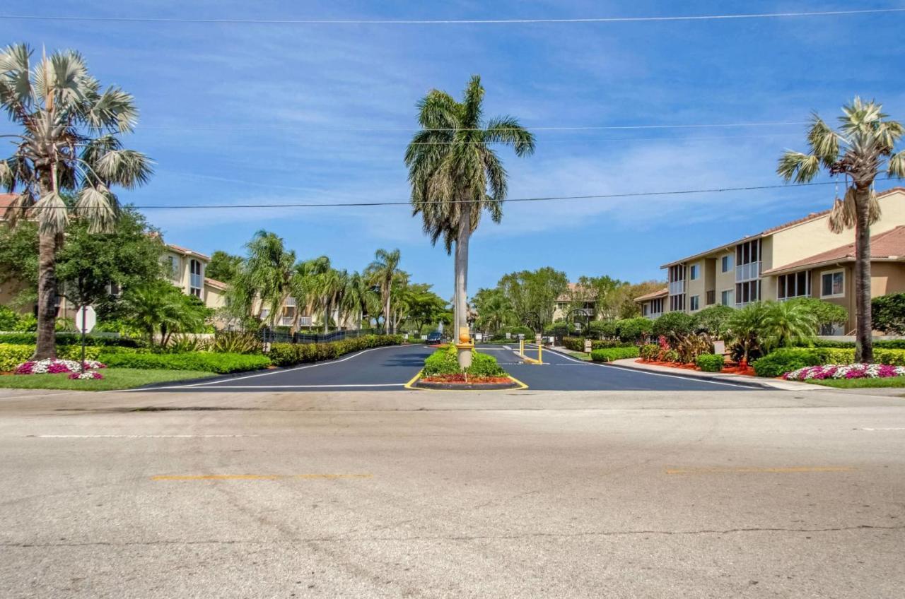 Luxurious Apartments With Pool And Gym At Boynton Beach Exteriör bild
