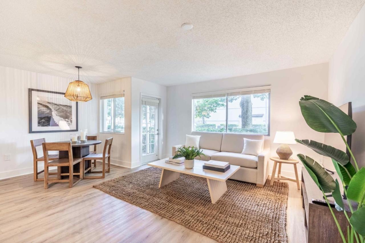 Luxurious Apartments With Pool And Gym At Boynton Beach Exteriör bild